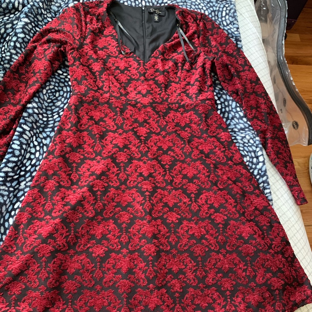 Beautiful mini dress.